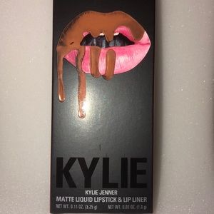 Lip kit in Hazel by Kylie Cosmetics